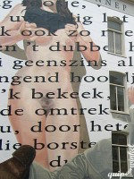 Art goes first The city council offers money to the people living across from it, for curtains and frosted window-glass. - Als pleister op de wonde biedt de Kunst Kunst moet kunnen gemeente de overburen geld voor gordijnen en matglas vensterramen.